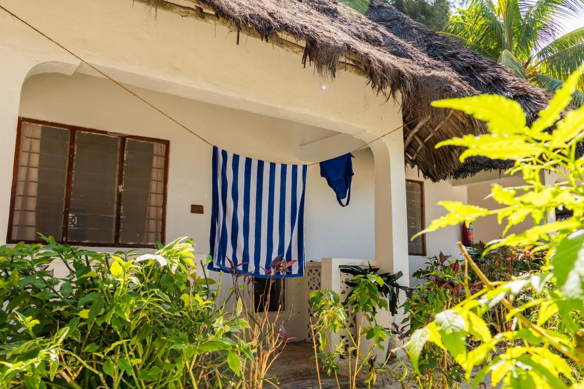 Pili Pili Beach Bungalows Джамбиани Экстерьер фото